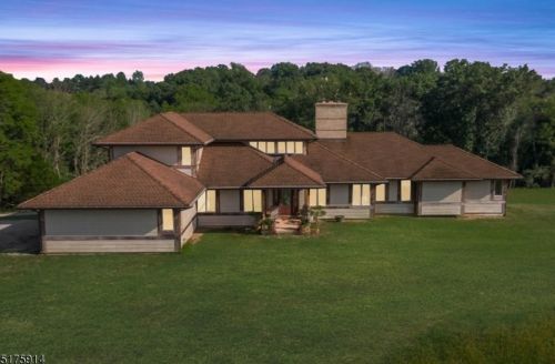 68 Pond Ln, Milford, NJ 08848-1024