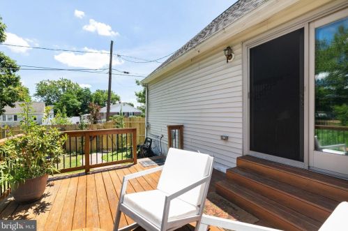 301 Lincoln Ave, West Deptford NJ  08066-1132 exterior