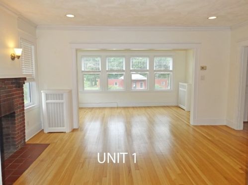 104 Side Pkwy, Newton MA 02458-1816 exterior