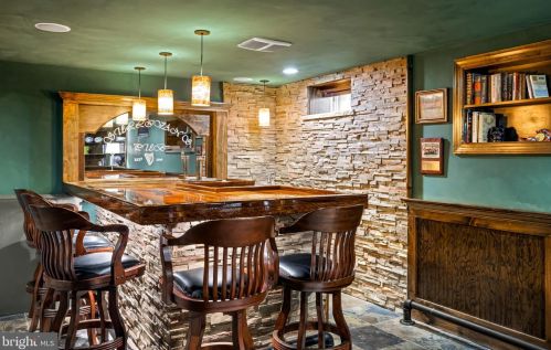 985 6th St, Philadelphia PA  19123-1405 exterior