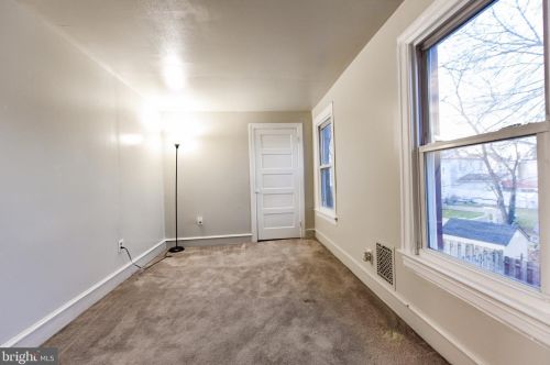 60 Barber Ave, West Deptford NJ  08096-2435 exterior