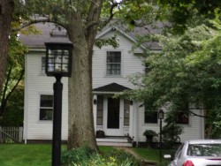 286 Central St, Newton, MA 02466-2203