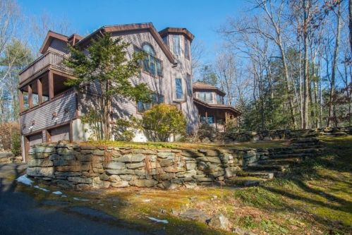 61 Vly Rd, Amherst MA 01002-9717 exterior