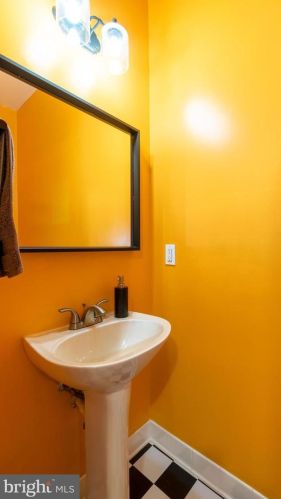 5484 Wooded Way, Columbia MD  21044-5722 exterior