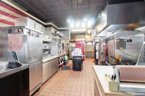 264 Davis Ave, Kearny NJ 07032-3402 exterior