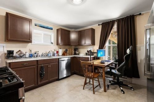 32 Warner St, Gloucester MA 01930-2841 exterior