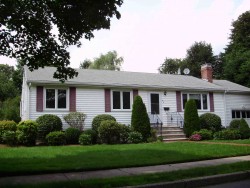 59 Selwyn Rd, Newton, MA 02461-2125