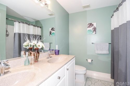 10 Summerhill Ct, Columbus NJ  08022-1970 exterior