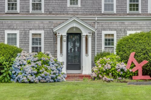 75 Main St, Chatham MA 02633-2419 exterior