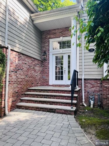 70 Highwood Ave, Tenafly NJ  07670-1833 exterior