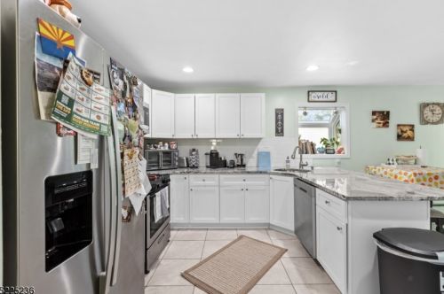 240 Skyline Lake Dr, Skyline Lakes NJ  07456-1959 exterior