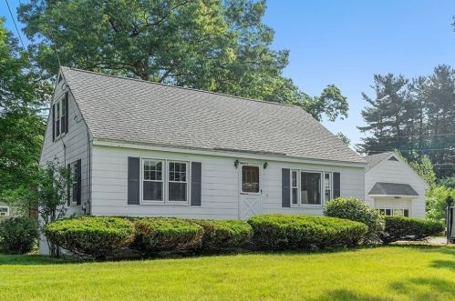 175 Passaconaway Dr, Dracut, MA 01826-1149