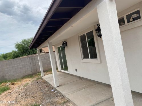 8460 Campbell Ave, Phoenix, AZ 85037-1518