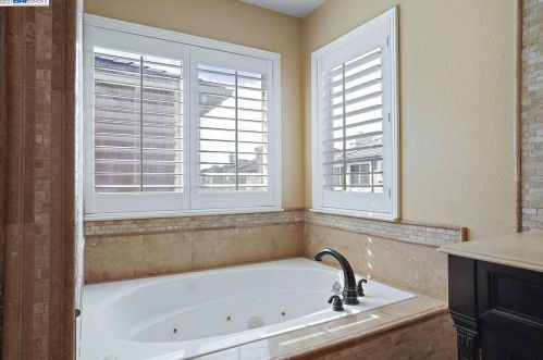 2349 Pacifica Ct, San Leandro CA 94577 exterior