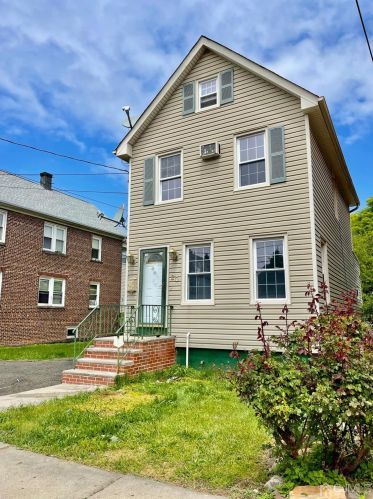20 Lincoln Ave, Carteret, NJ 07008-3115