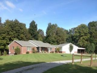 42 Hidden Acres Ln, Columbia, KY 42728-5542