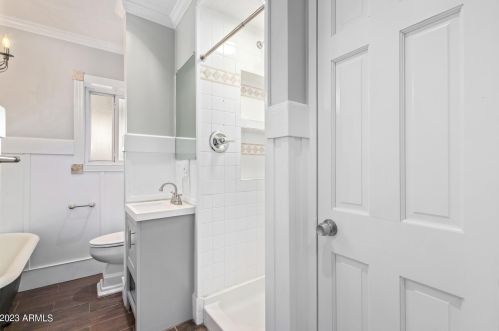 1351 Clarendon Ave, Phoenix AZ 85033-4118 exterior