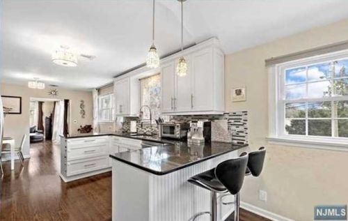 251 Brookside Ave, Cresskill NJ  07626-1135 exterior