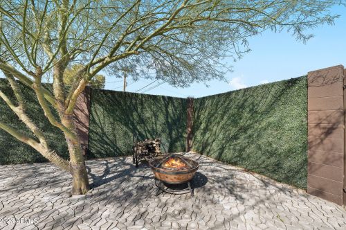 2152 Clarendon Ave, Phoenix AZ 85033-4120 exterior