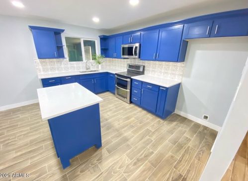 7015 Camelback Rd, Phoenix AZ  85033-1535 exterior