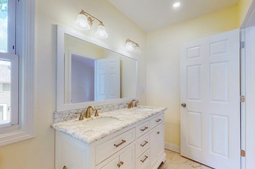 6 Pine Grove St, Milton MA  02186-4314 exterior