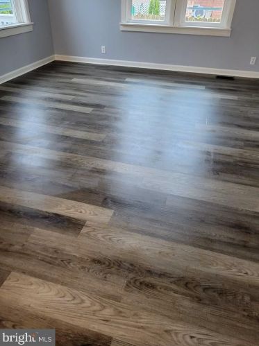 1055 Milton Ave, West Deptford NJ  08093-1731 exterior