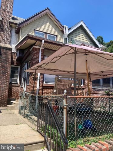 5872 6th St, Philadelphia, PA 19120-1303