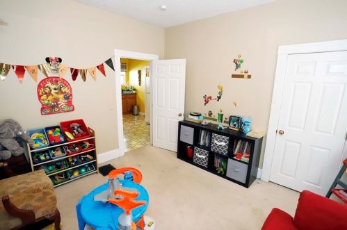 106 Arnold St, New Bedford MA 02740-3640 exterior