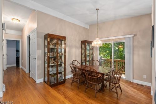 20 Robin Ln, Skyline Lakes NJ 07456-2932 exterior