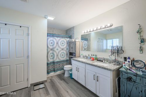 500 Alice Ave, Phoenix AZ 85021-4112 exterior