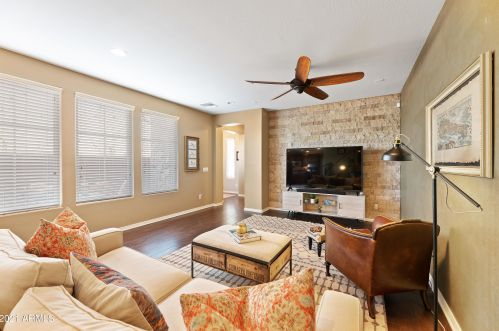 21824 39 St, Phoenix AZ 85050-4881 exterior