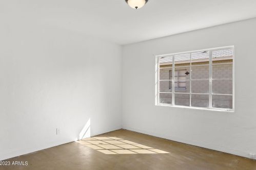 525 Edgemont Ave, Phoenix AZ 85035-1809 exterior