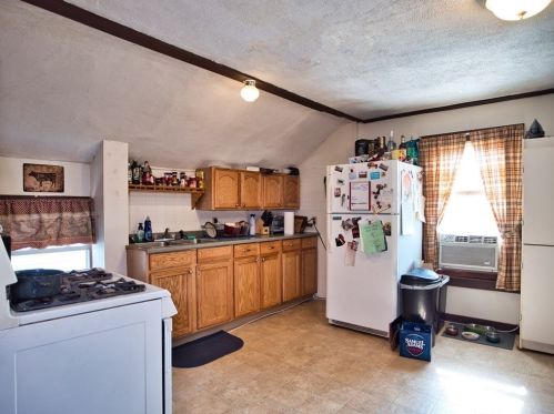 33 Morton St, Fall River MA 02720-2860 exterior