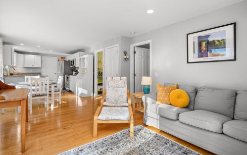 130 Main St, Dennis MA 02638-2019 exterior