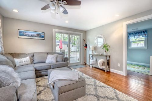 108 Crane St, Dedham MA 02026-3842 exterior