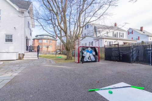 124 Elm Ave, Quincy MA 02170-2939 exterior