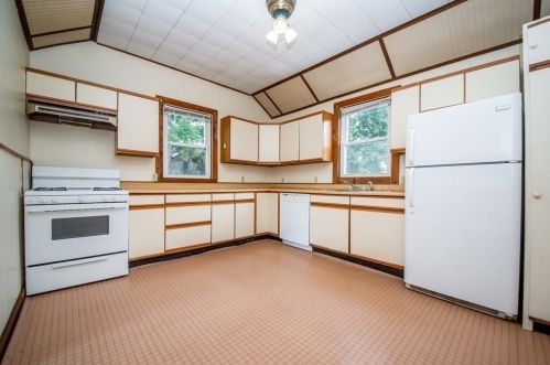 95 Chestnut St, New Bedford MA 02740-5254 exterior