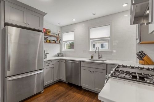 31 Greenview St, Quincy, MA 02169-1313