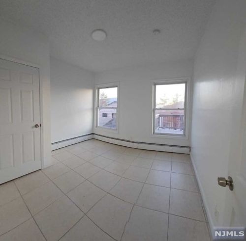 43 Chrome Ave, Carteret, NJ 07008-3401