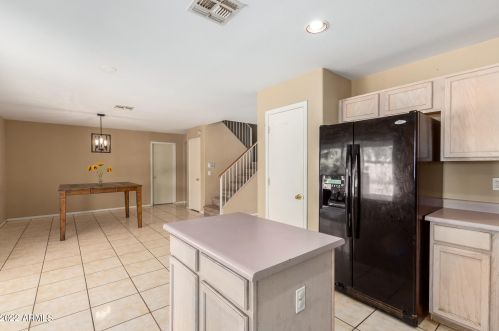 1102 Behrend Dr, Phoenix AZ 85050-3992 exterior