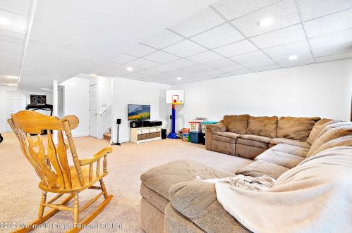 19 Brookfield Dr, Jackson Twp NJ 08527-3865 exterior