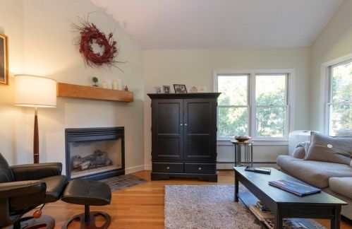 24 Blanchard Rd, Weymouth MA 02190-2840 exterior