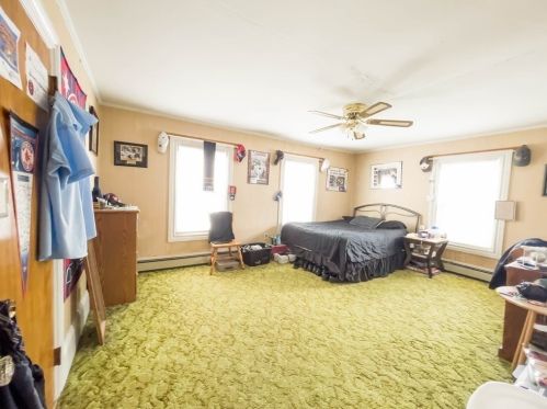 296 Hamlet St, Fall River MA 02724-3340 exterior