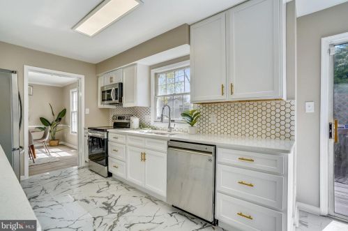 6147 Campfire, Columbia MD 21045-4050 exterior