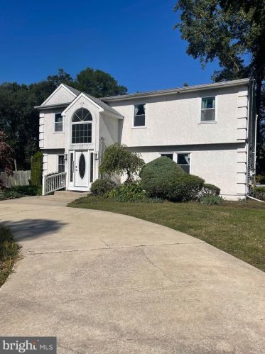 1154 Bennett Dr, West Deptford, NJ 08096-6032