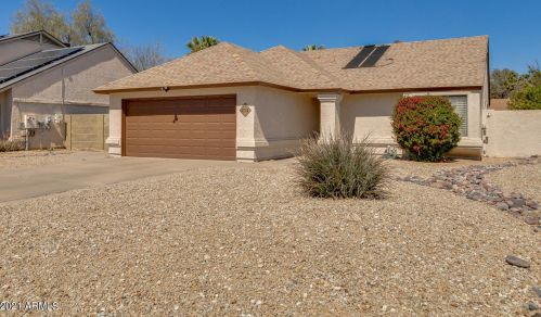 4302 Acoma Dr, Phoenix AZ 85032-4855 exterior