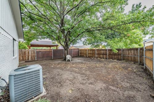 2709 Ivanridge Ln, Garland TX 75044-4617 exterior