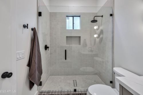 2053 37 Pl, Phoenix AZ 85050-8309 exterior