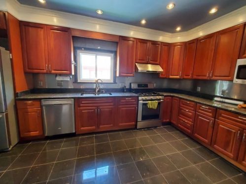 61 Thomas Burgin Pkwy, Quincy MA  02169-4209 exterior