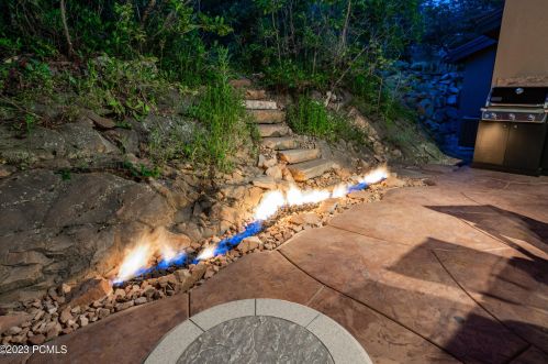 2068 Mahre Dr, Park City UT 84098-8508 exterior